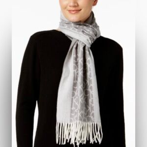 Calvin Klein Signature & solid boarder scarf/ NWOT / beige n cream